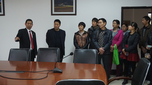 社区工作人员进法院2