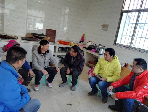 （图片）区级相关领导到铜都街道慰问见义勇为先进个人