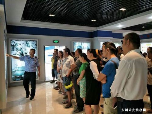 东川交警大队组织“两客一危”从业人员开展交通安全警示教育(2)