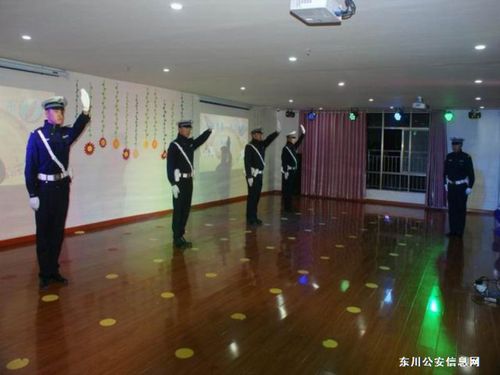 东川交警大队与幼儿园开展青年联谊活动 (2)