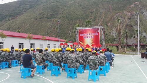 法治文艺下基层演出