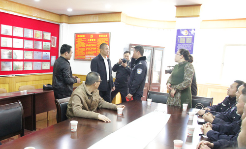 慰问因公负伤民警