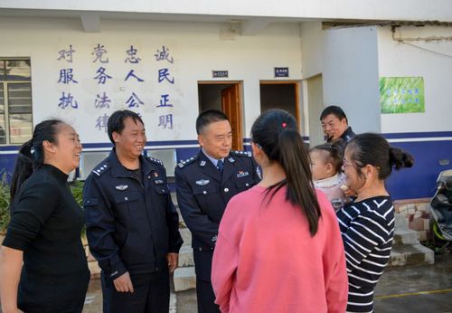 王丽昆副区长除夕深入各地检查春节安保工作亲切慰问一线公安民警