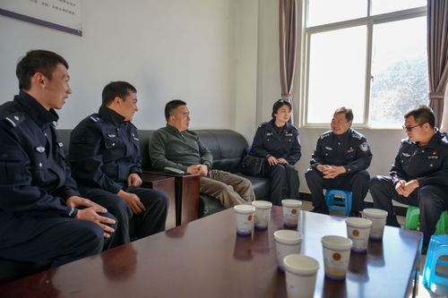 王丽昆副区长赴因民、舍块走访慰问春节在岗民警