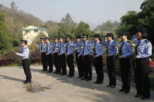 东川区公安局开展清明烈士纪念及遗属慰问活动1