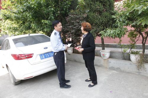 东川区公安局开展清明烈士纪念及遗属慰问活动5