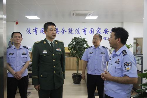 市公安局党委委员、副局长赵大围到区公安局调研指导工作4