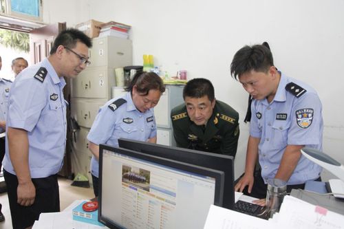 市公安局党委委员、副局长赵大围到区公安局调研指导工作5