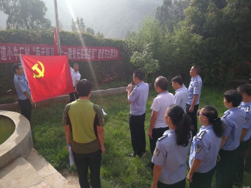 王波政委深入到小牛厂村开展“乔迁新居迎七一•脱贫光荣感党恩”建党节主题活动