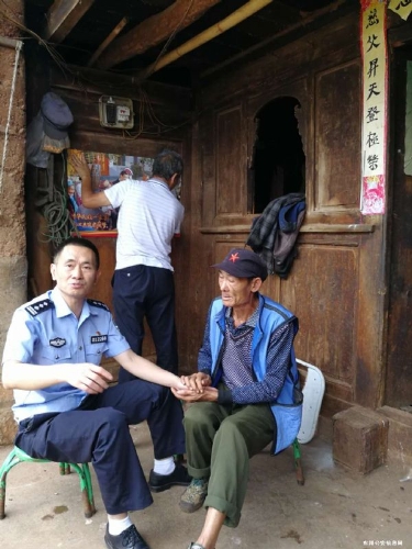 王波政委深入到小牛厂村开展“乔迁新居迎七一•脱贫光荣感党恩”建党节主题活动2