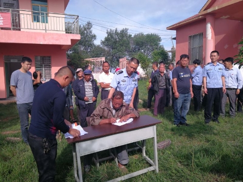 王波政委深入到小牛厂村开展“乔迁新居迎七一•脱贫光荣感党恩”建党节主题活动5