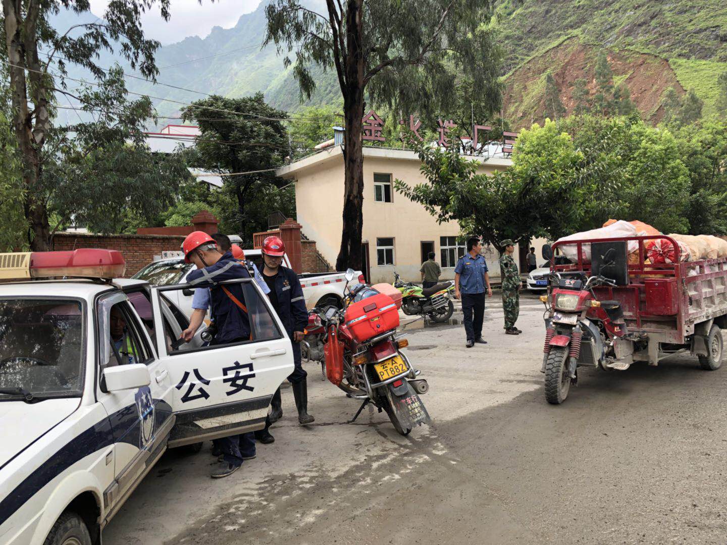 因民镇开展联合执法加强道路交通安全管控
