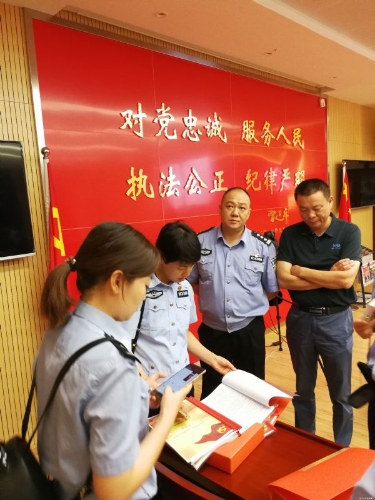 区公安局组织党务干部外出考察学习党支部规范化建设工作