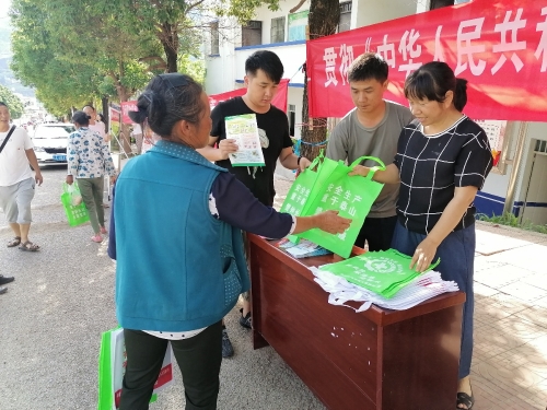 乌龙司法所开展法治宣传活动