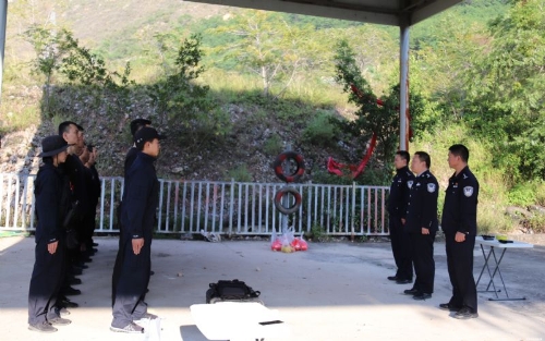 区公安局袁恒政委看望慰问参加全市公安机关特(巡)警比武民警 区公安局袁恒政委看望慰问参加全市公安机关特(巡)警比武民警