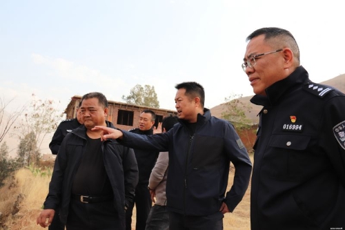 晏寅局长到象鼻岭实地踏勘研究格勒警务营区建设选址工作