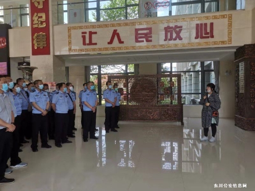 区公安局组织民警到昆明市廉政教育基地参观学习2