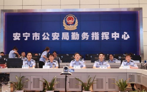 区公安局袁恒政委带队到安宁市局考察学习创文工作
