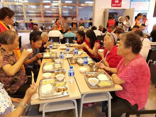 老年人爱心小饭桌